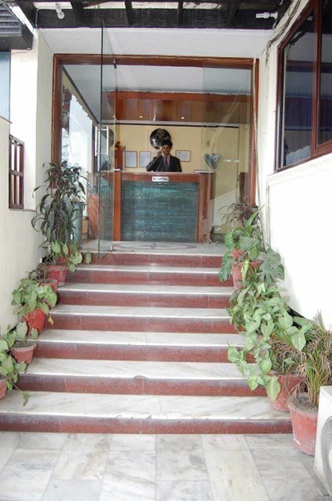 The Beaufort Inn New Delhi Exterior photo